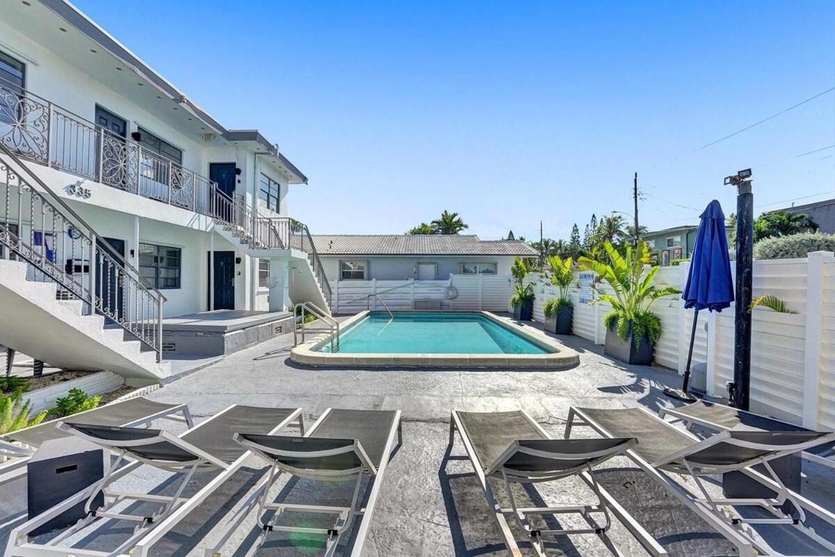 Waves On Desoto Rental Unit With Pool Hollywood Exteriér fotografie