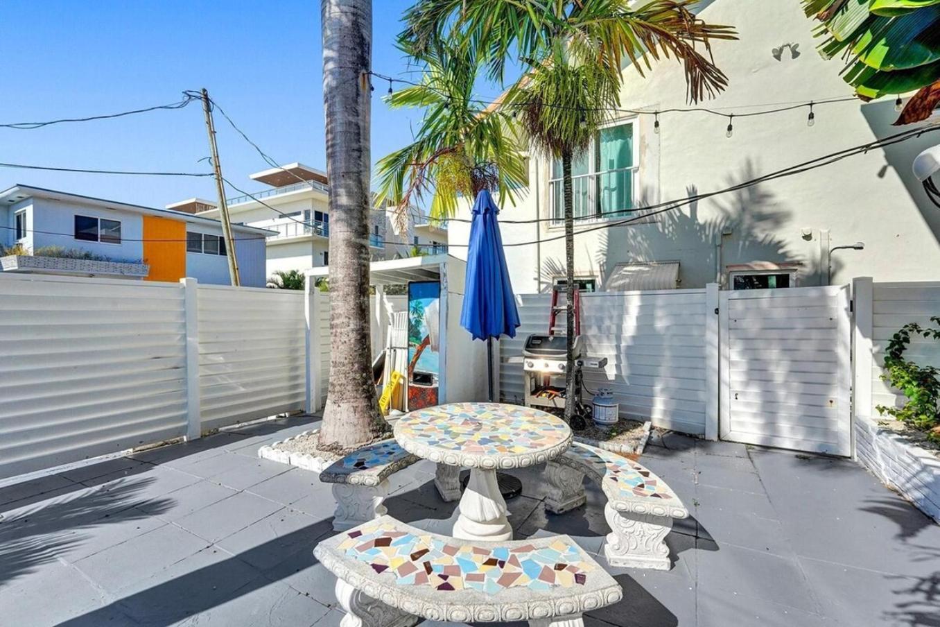 Waves On Desoto Rental Unit With Pool Hollywood Exteriér fotografie