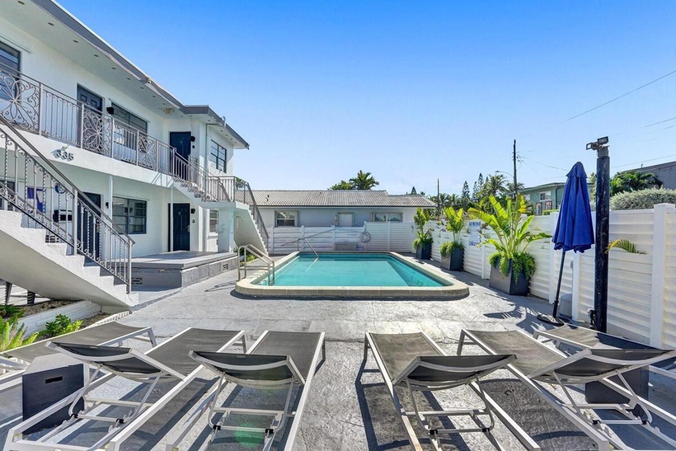 Waves On Desoto Rental Unit With Pool Hollywood Exteriér fotografie